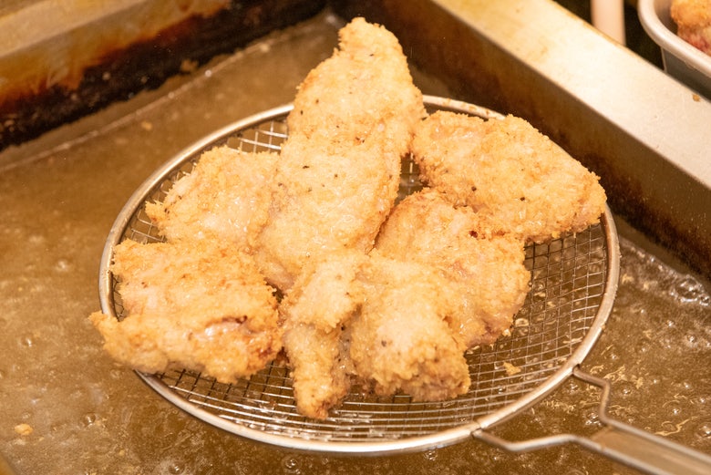 タレで食べる唐揚げと絶品もつ煮の太陽庵