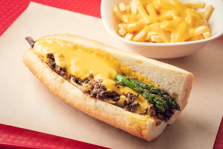 トヨダチーズステーキ q Chompy チョンピー 国内発の新しいフードデリバリー